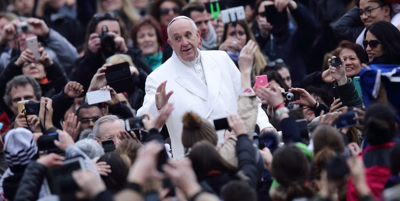 Francisco rechazó "los muros que se alzan contra los otros"