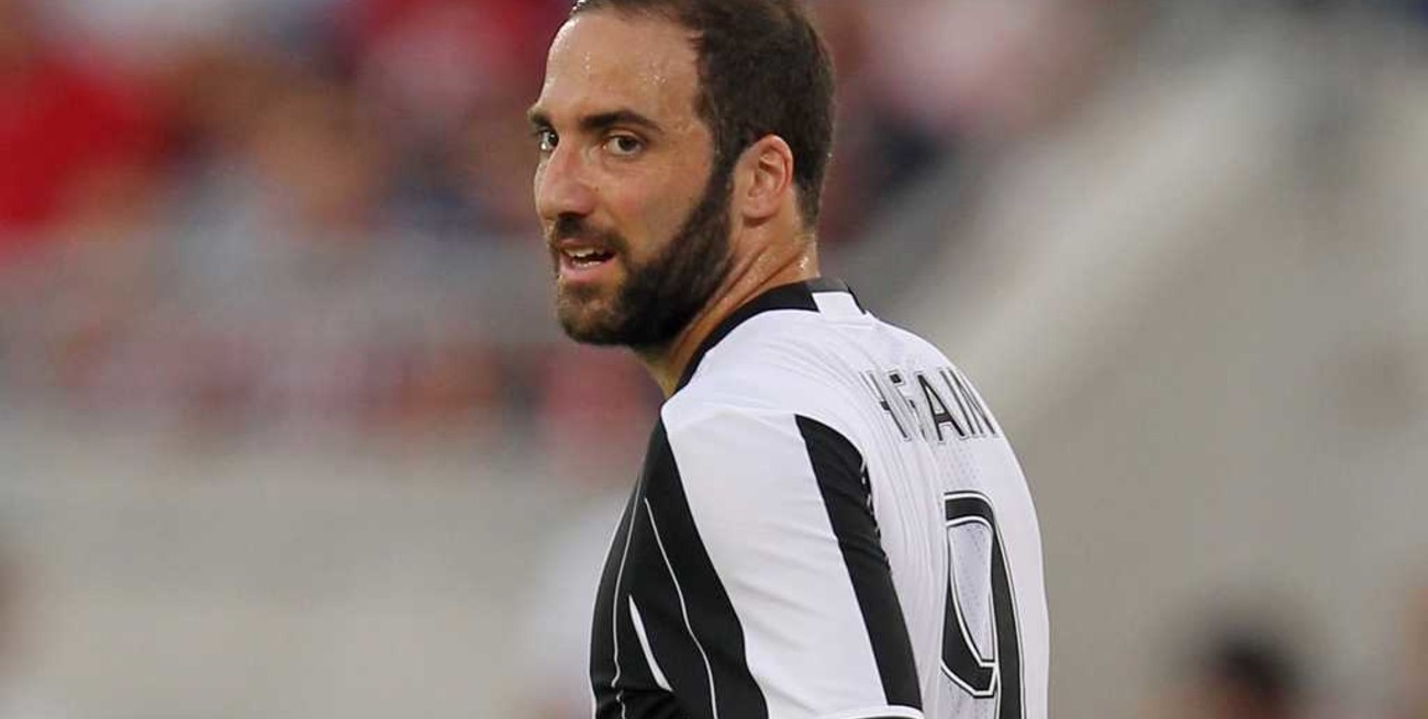 Juventus rechazó un ofrecimiento por 100 millones de euros por Higuaín