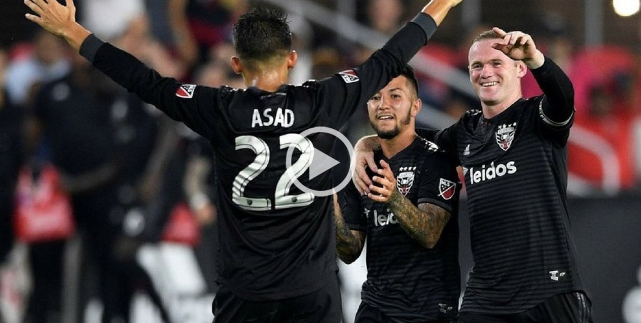 Video: La increíble jugada de Rooney que valió por dos goles