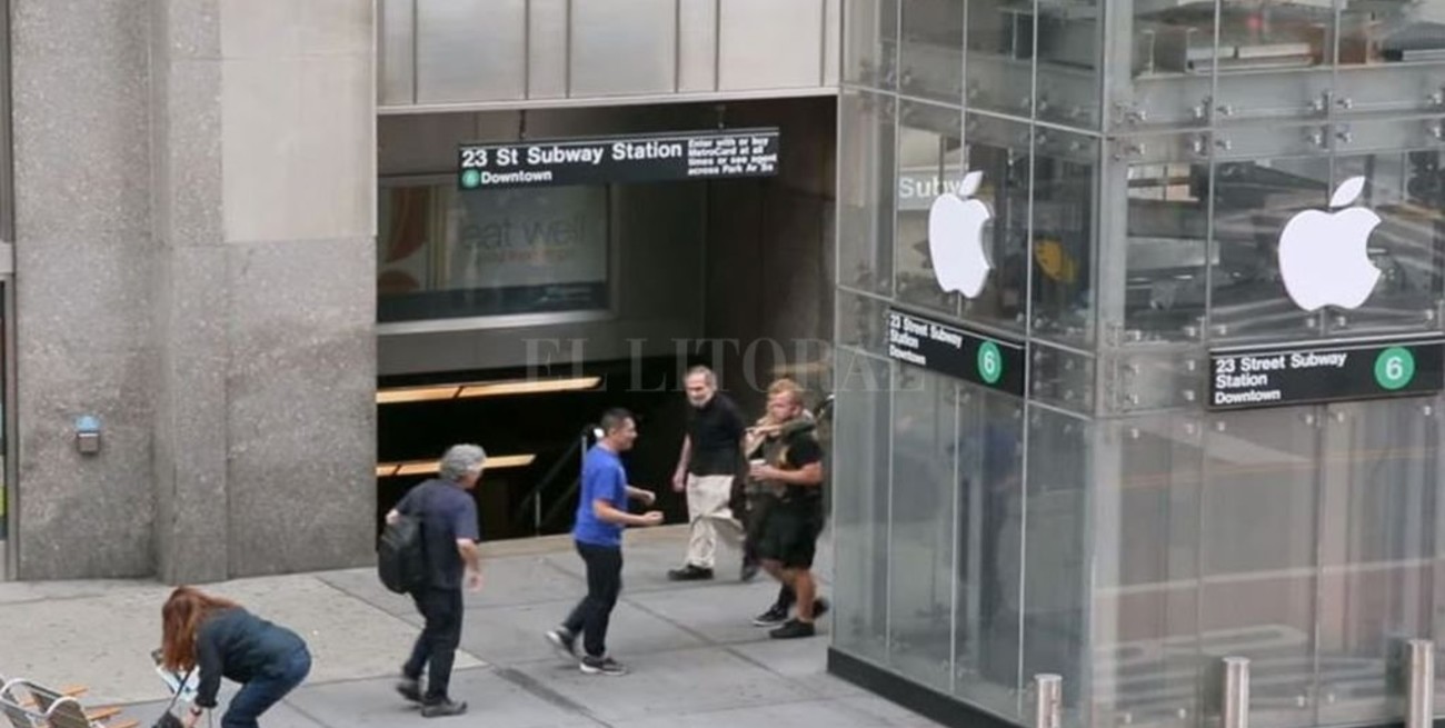 Crearon falso Apple Store con una cola de 50 personas esperando por el iPhone X