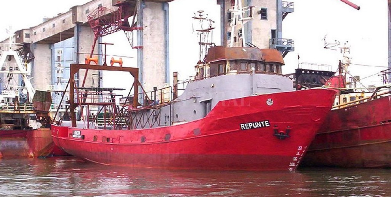 Un muerto, nueve desaparecidos y dos tripulantes rescatados tras un naufragio