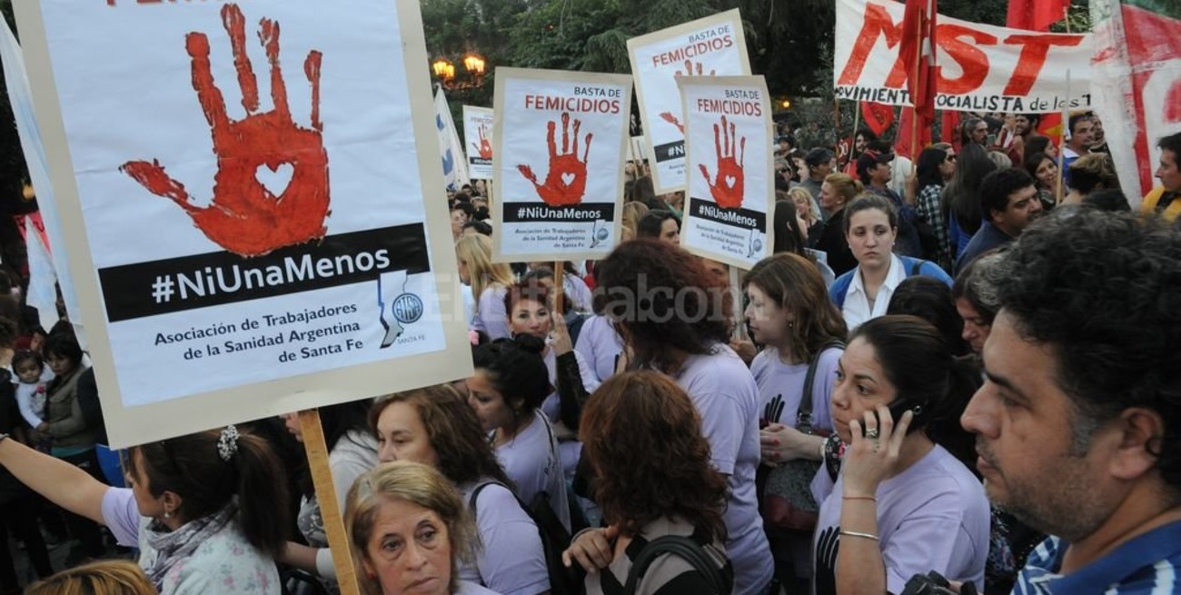 La amenazó con una cuchilla y la violó