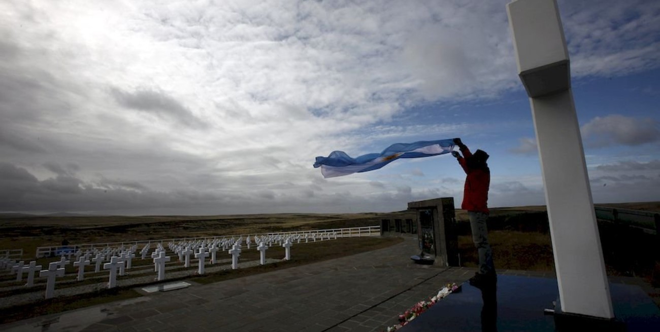 La joven que desentrañó la muerte de su tío, héroe caído en Malvinas