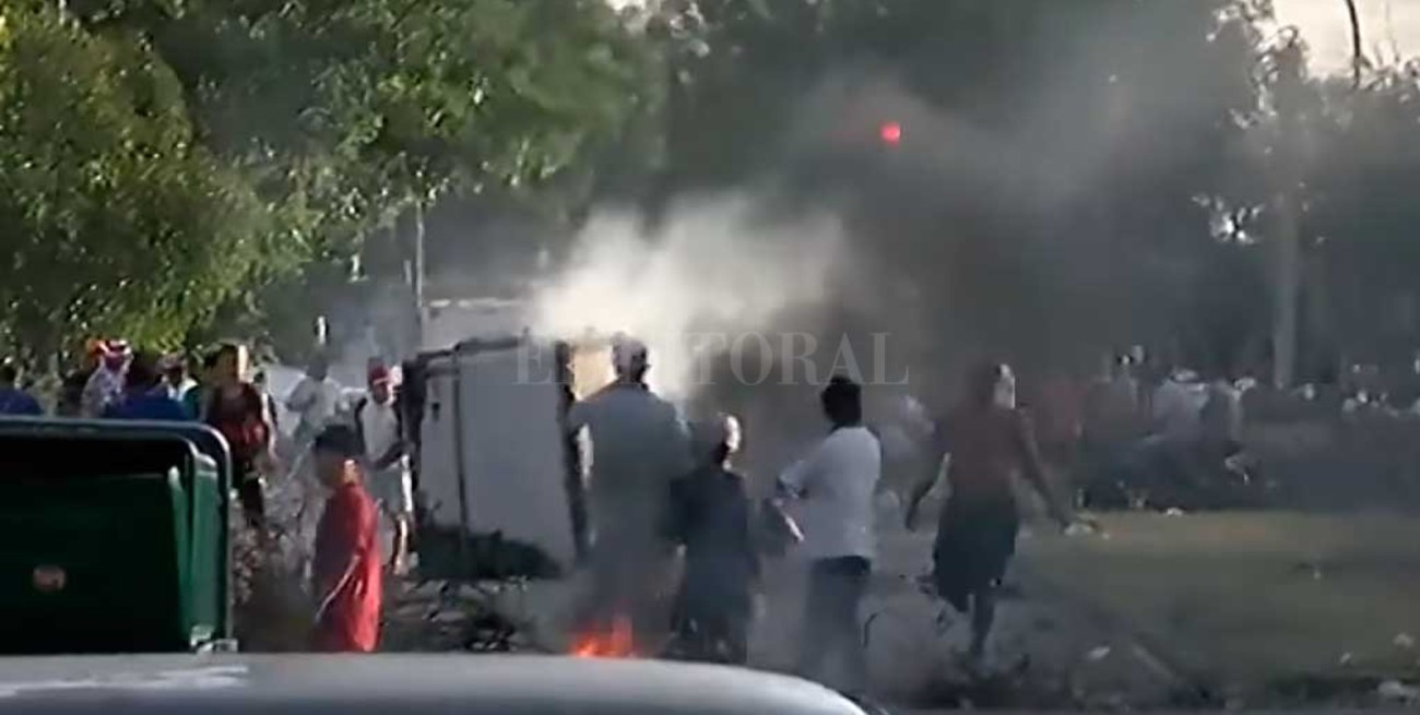 Impidieron saqueos en siete supermercados de Rosario