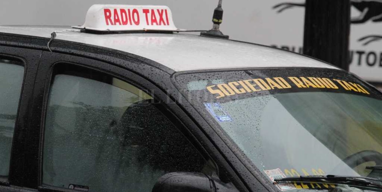 Robaron y apuñalaron a un taxista en El Pozo