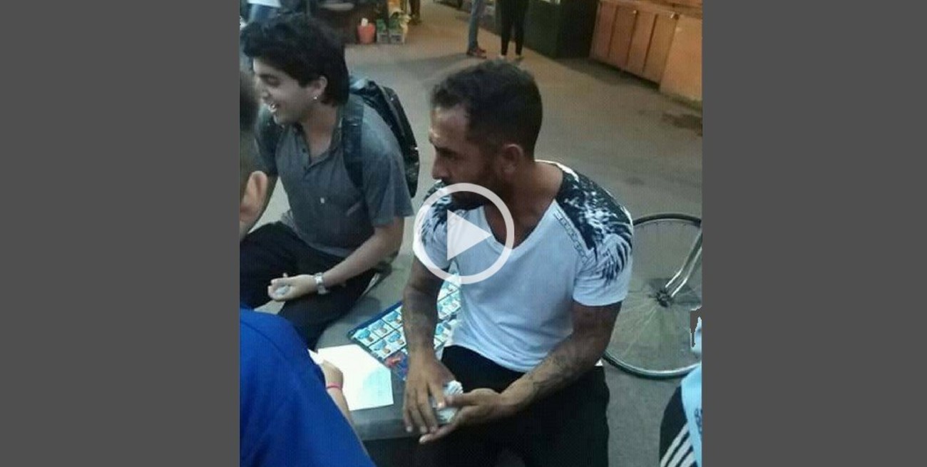 Crearon un evento en facebook para cambiar figuritas del Mundial y apareció el Rolfi Montenegro