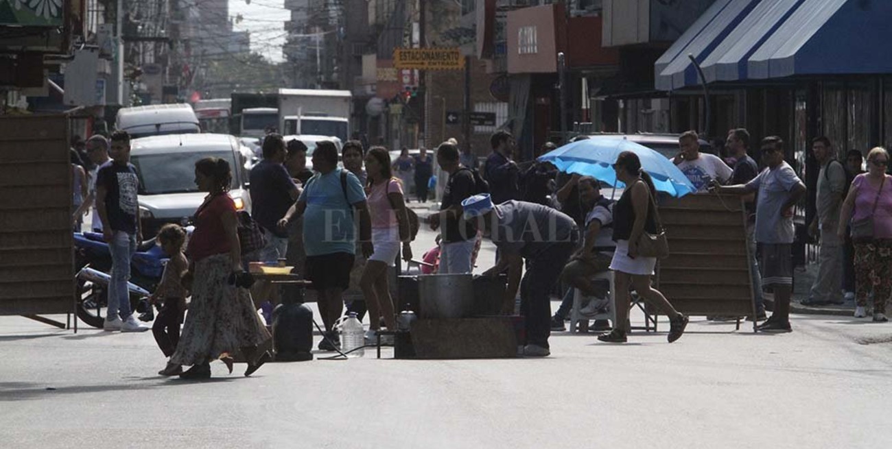 Vendedores ambulantes resisten en la Plaza del Soldado 