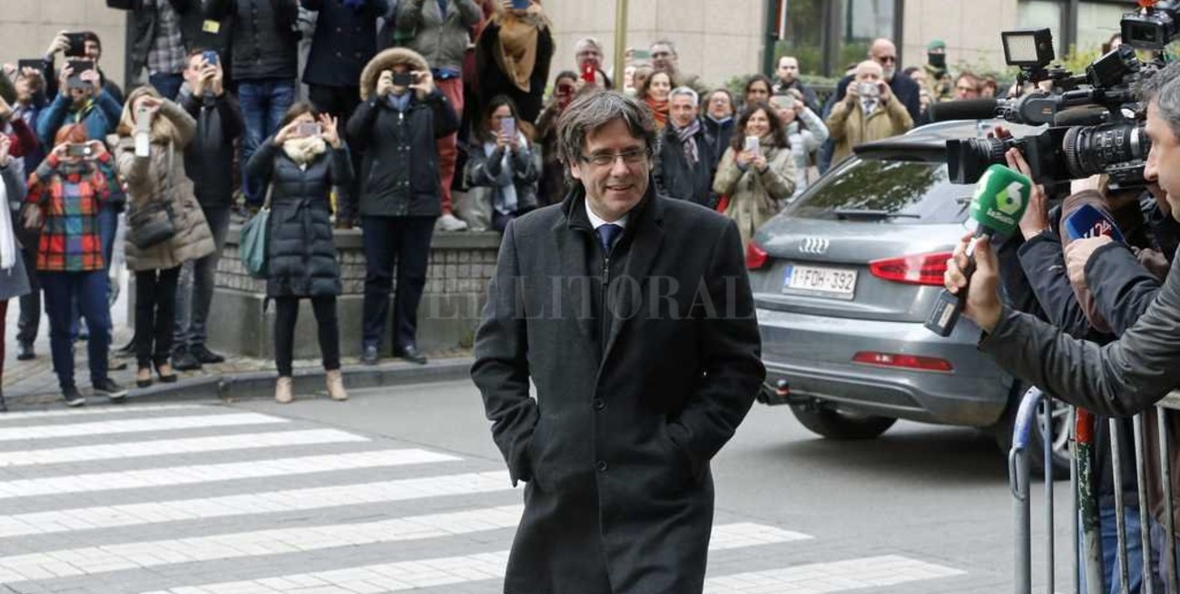 Puigdemont quiere debatir con Rajoy sobre Cataluña 