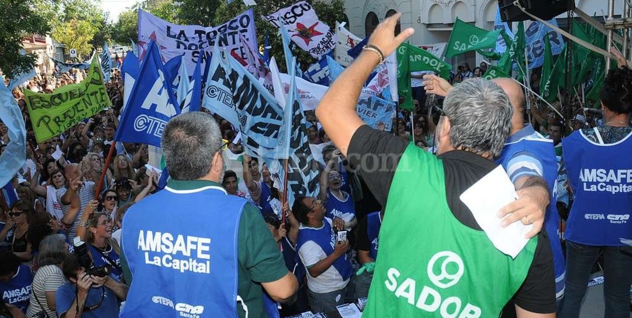 El jueves vuelven a reunirse las paritarias estatal y docente
