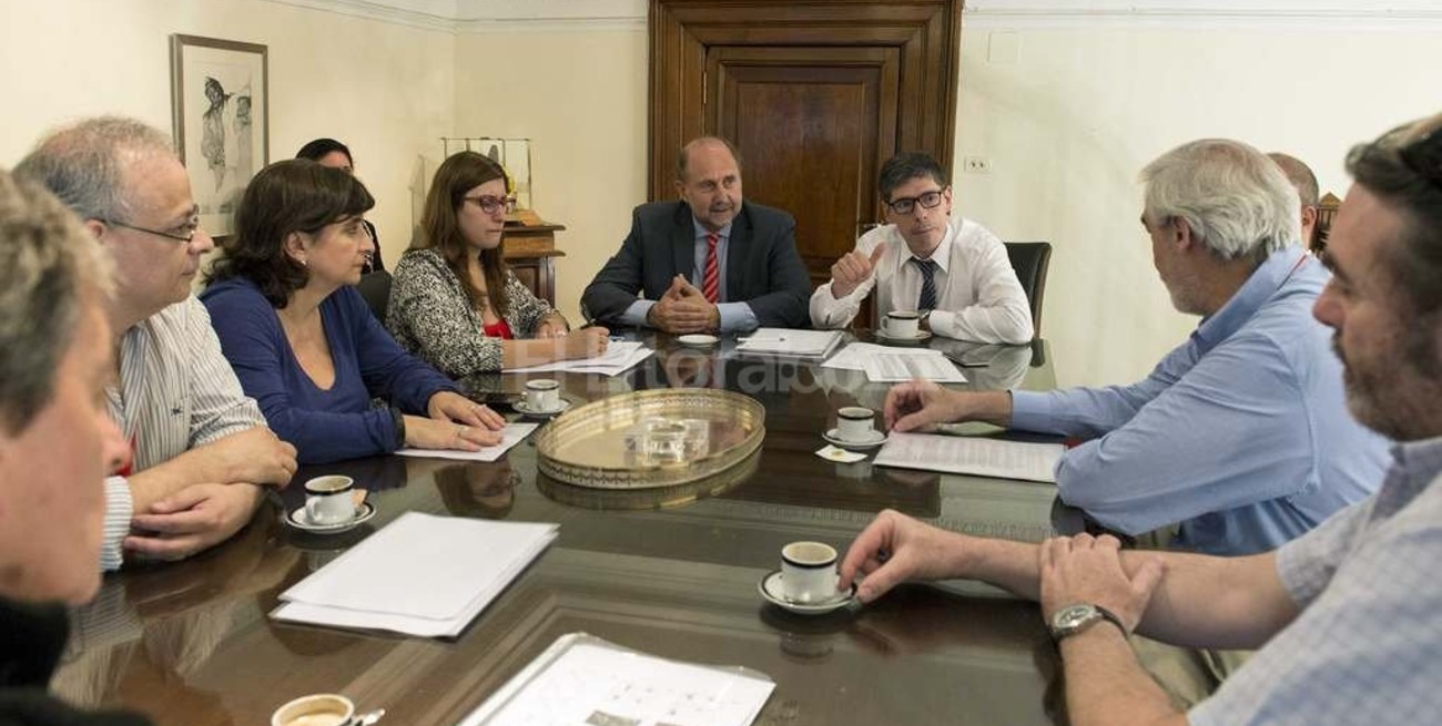 Para Perotti y Abal Medina, no se debe interrumpir el desarrollo científico del país