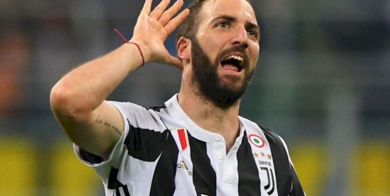 El "Pipa" Higuaín podría irse al fútbol de Estados Unidos