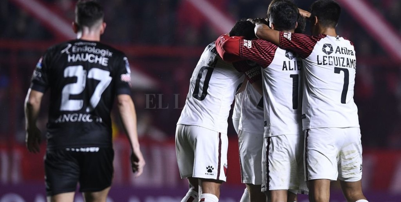 Colón superó a Argentinos en los penales y clasificó a cuartos de final 