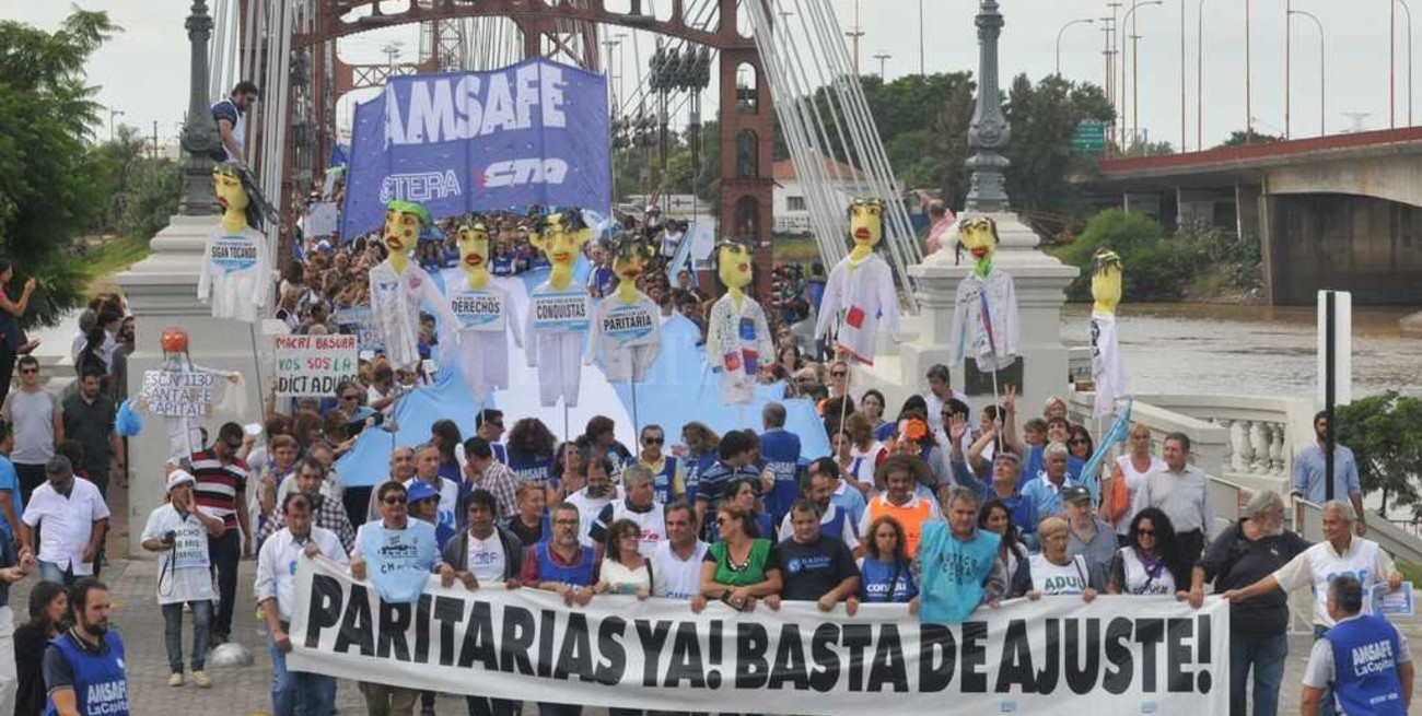 La Marcha Federal Educativa pasó  por Santa Fe en un día de paro