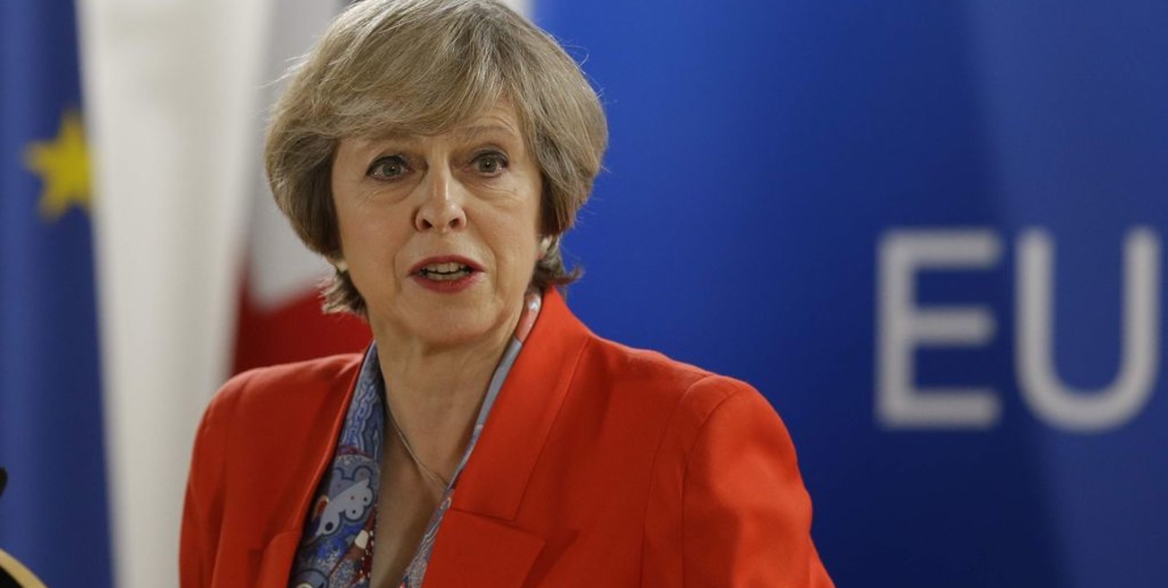 Diputados conservadores presionan a May por un Brexit más duro