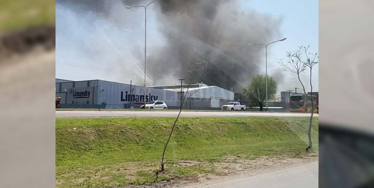 Rafaela: incendio en una fábrica de colchones