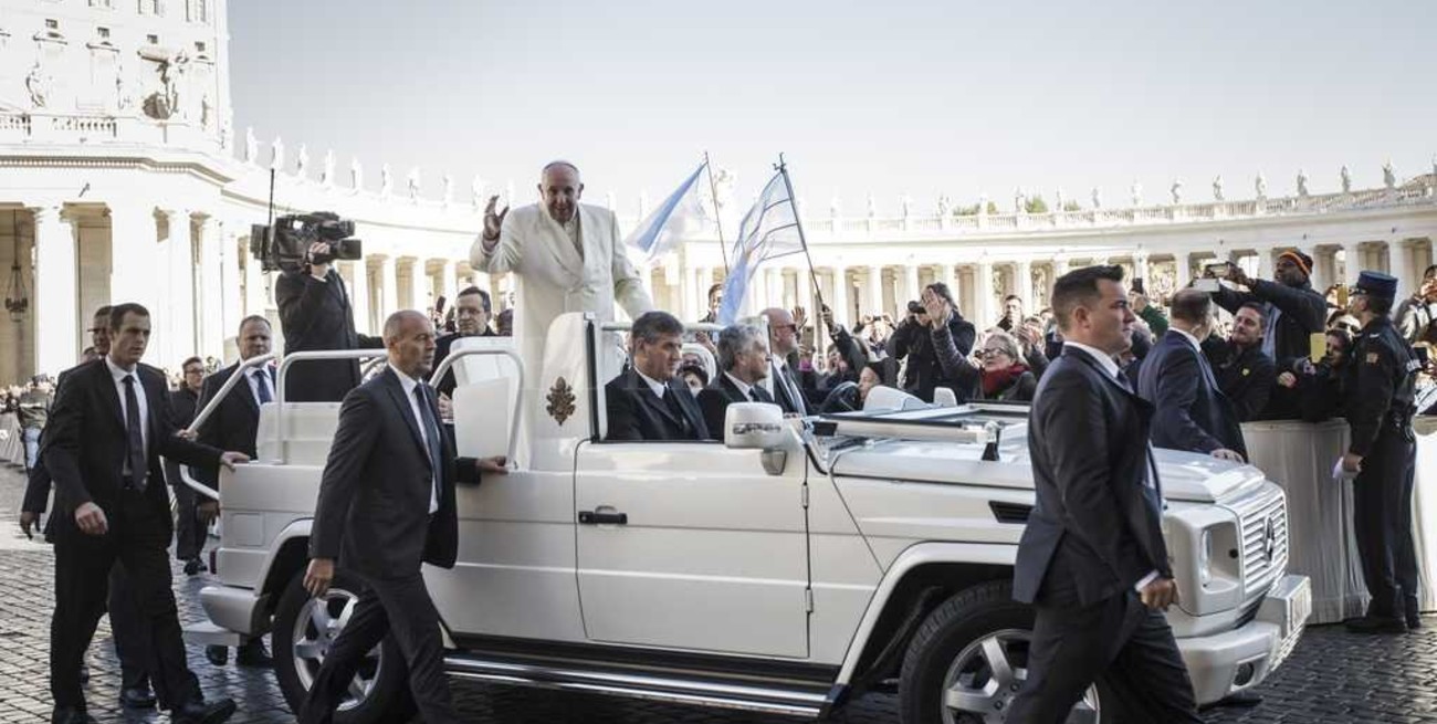 Papa Francisco condenó con firmeza la posesión de armas nucleares