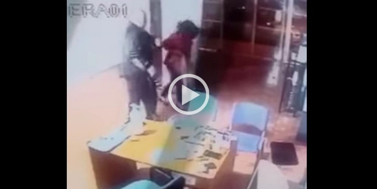 Funcionario de Anses golpeó a una empleada y quedó filmado