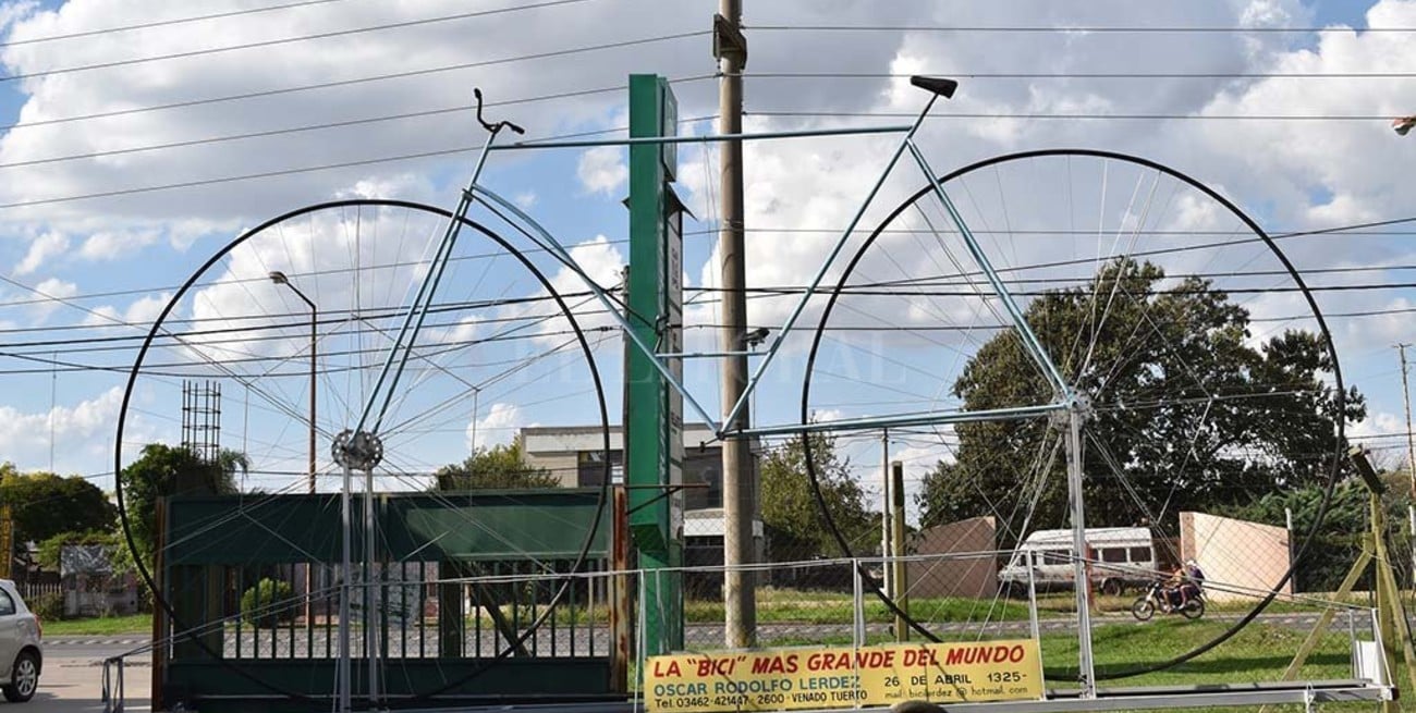 Venado Tuerto aún conserva la "bici más grande del mundo"
