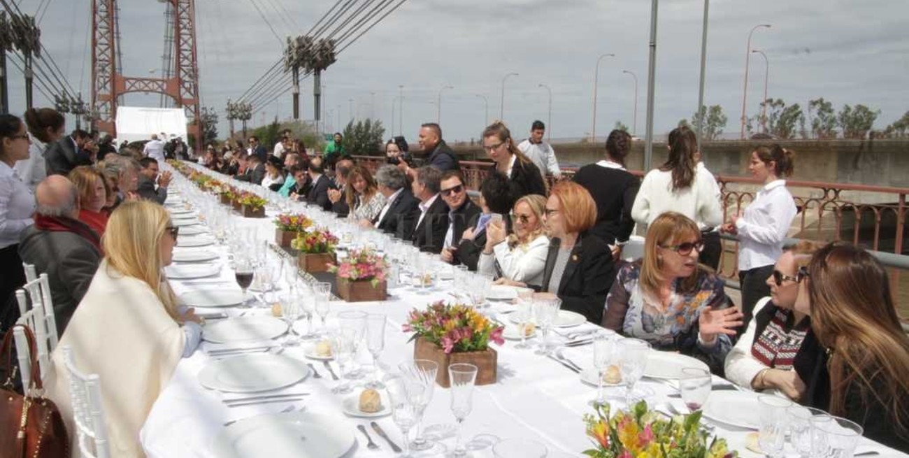 Cocina a 8 manos: almuerzo solidario en el Puente Colgante