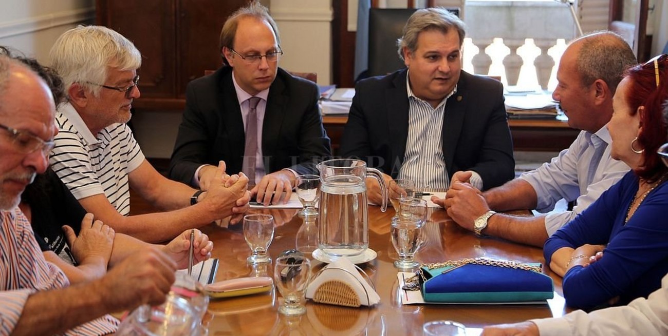 El martes comienzan las paritarias estatales y docentes