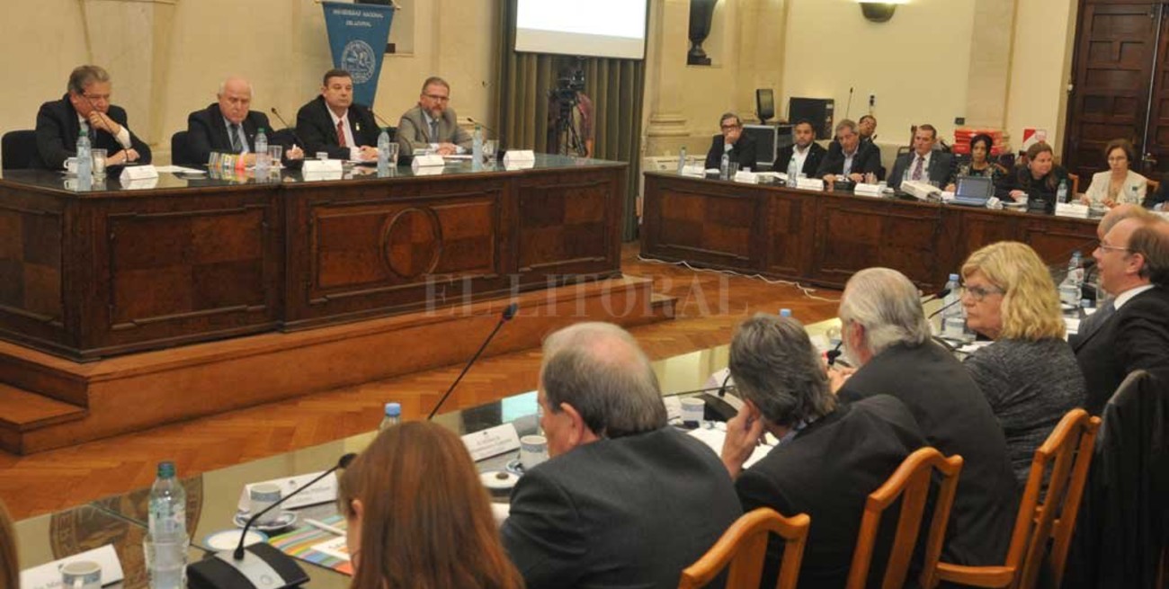 Reunión de trabajo entre gobierno provincial y UNL