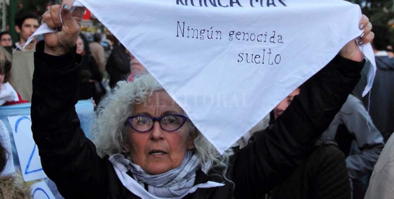 Promulgaron la ley que frena la aplicación del 2x1 en casos de lesa humanidad