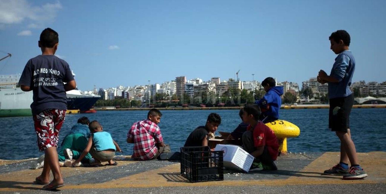 Nuevo hundimiento de barco con refugiados habría dejado al menos 200 muertos