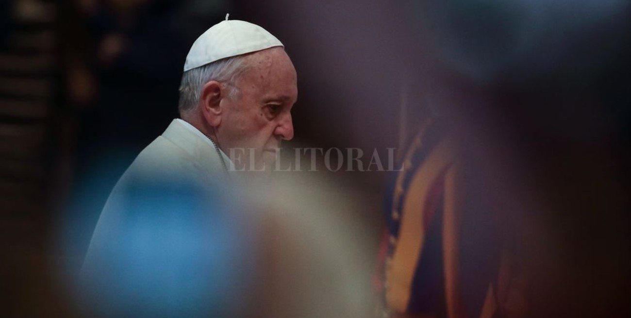 Francisco reconoció "graves equivocaciones" en el manejo del caso del obispo chileno