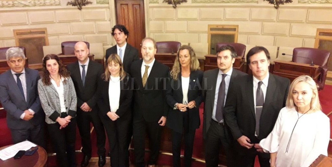 Asamblea Legislativa con 24 pliegos