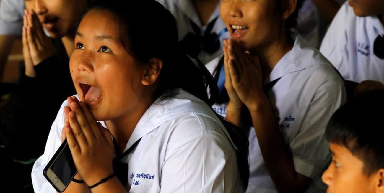 Rescate exitoso: lograron sacar de la cueva a los 12 chicos y al entrenador