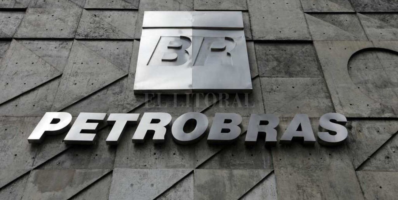 Petrobras registra pérdidas millonarias por tercer año 
