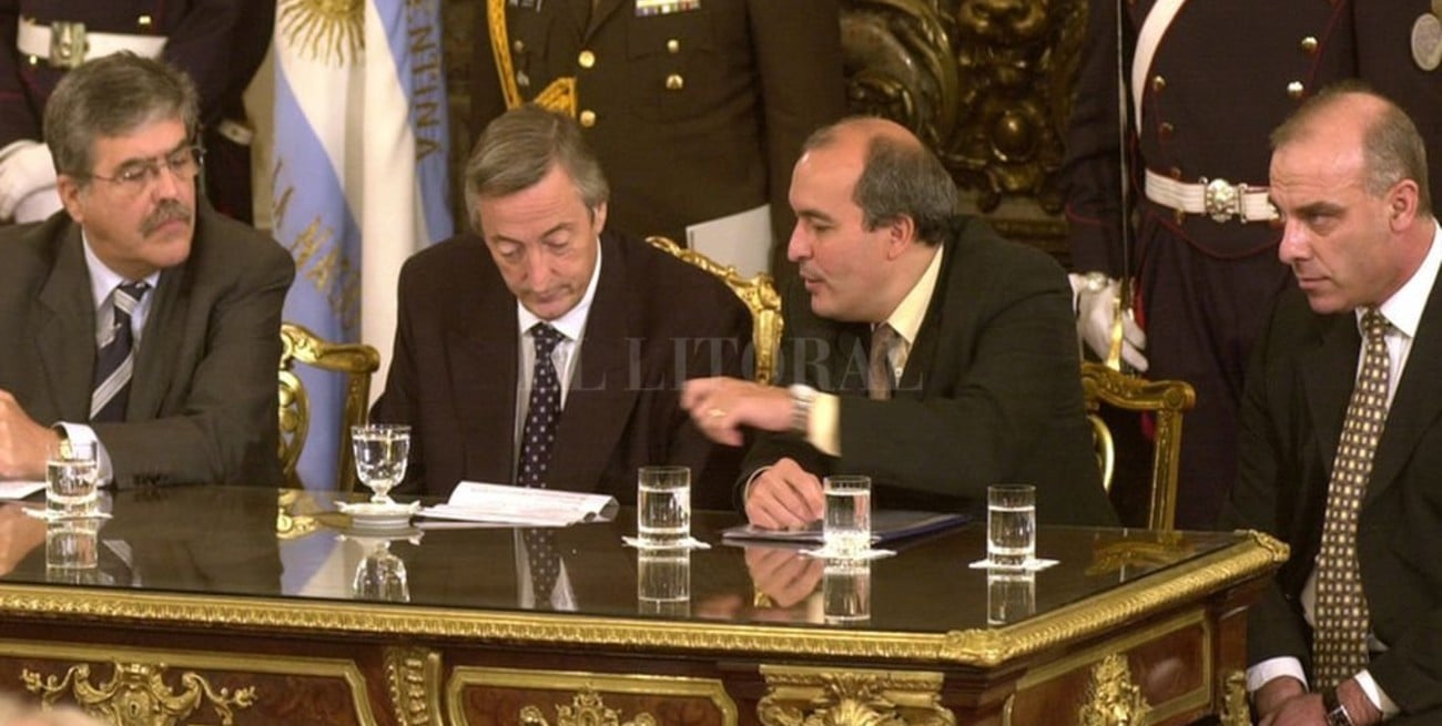 Bolsos con plata a Néstor en presencia de Cristina 