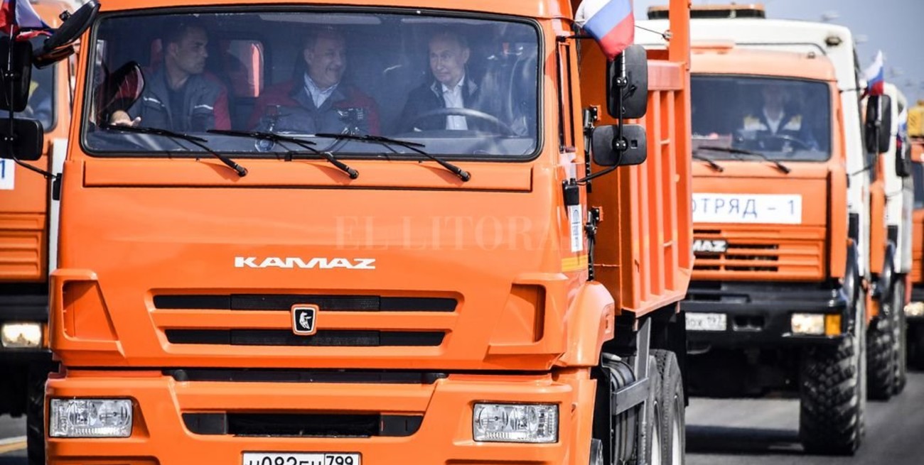 Putin inauguró un puente que une Crimea con Rusia Continental