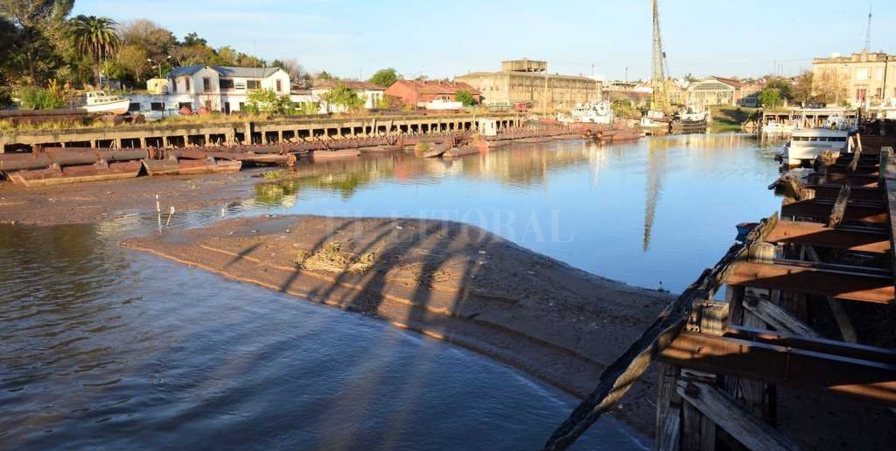 El Río Paraná continúa en baja y la capital entrerriana lo siente