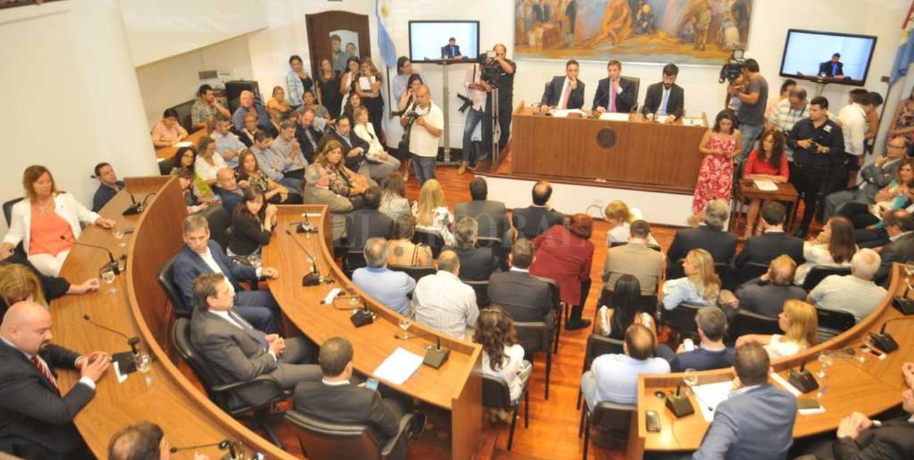 "Teléfono" del Concejo a Pullaro, el taxista muerto y la seguridad en foco