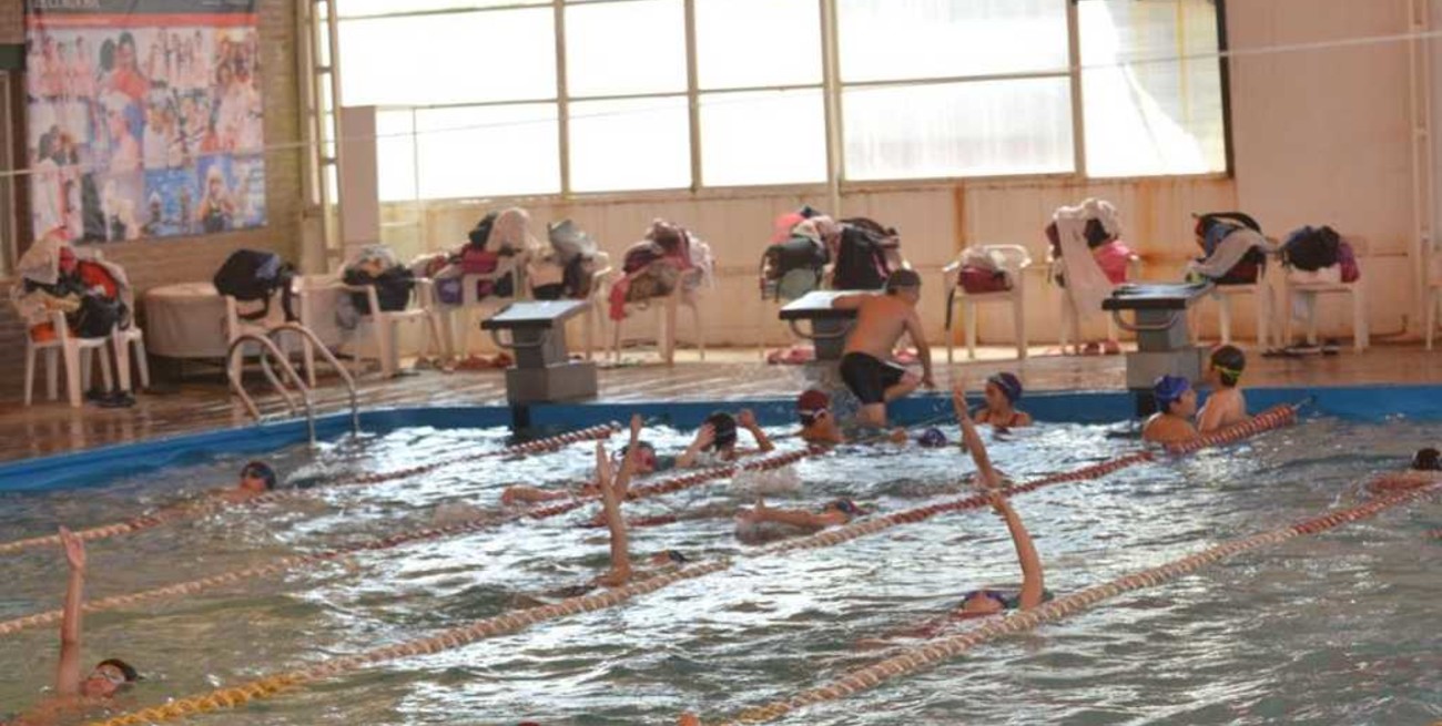 Una nena está grave tras quedar atrapada en el fondo de la pileta de un club