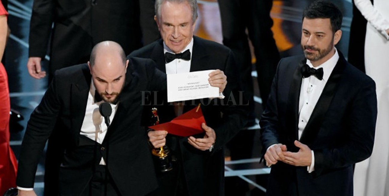 La Academia de Hollywood pide disculpas por error en los Oscar 