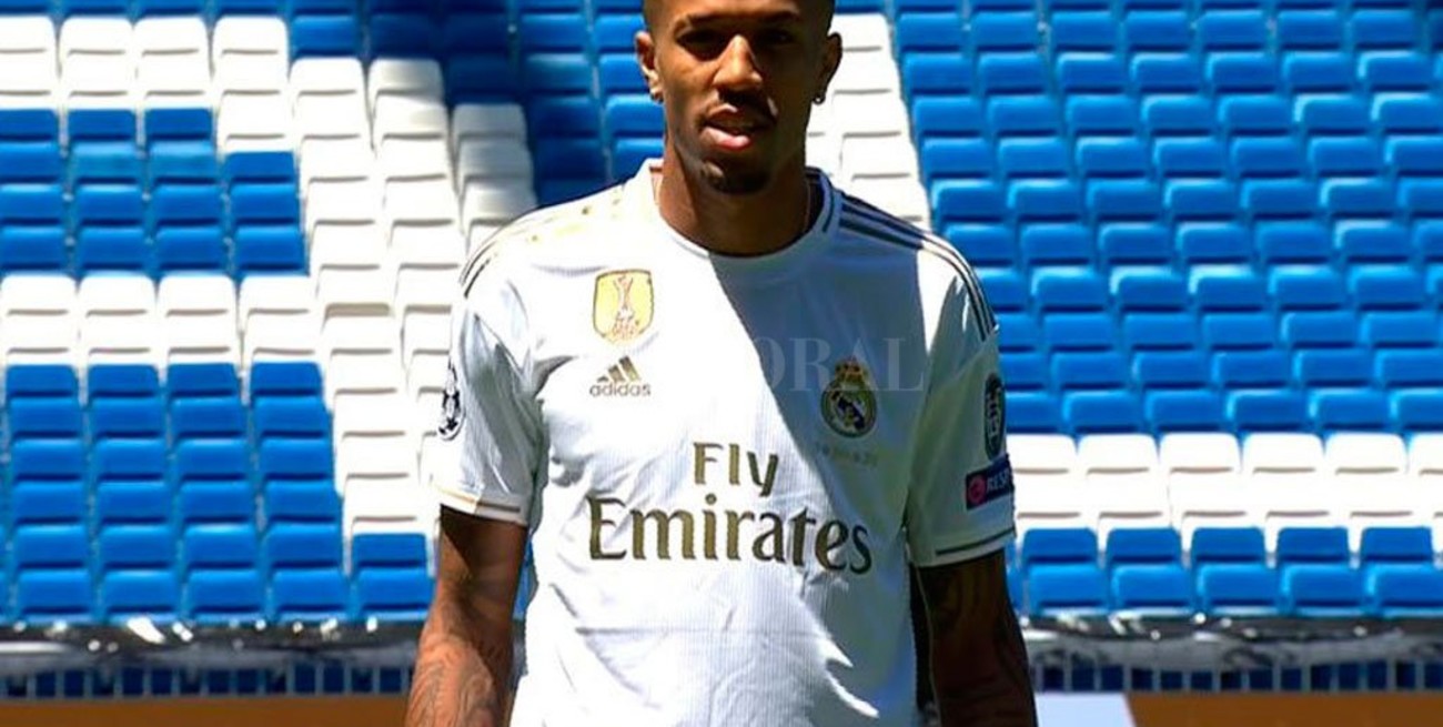 El Real Madrid presentó a su nuevo defensor