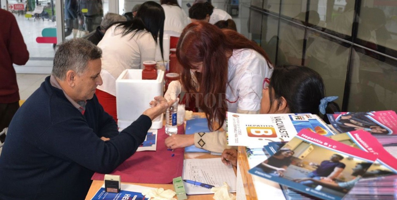 Insisten en la importancia de que los adultos se vacunen contra la hepatitis