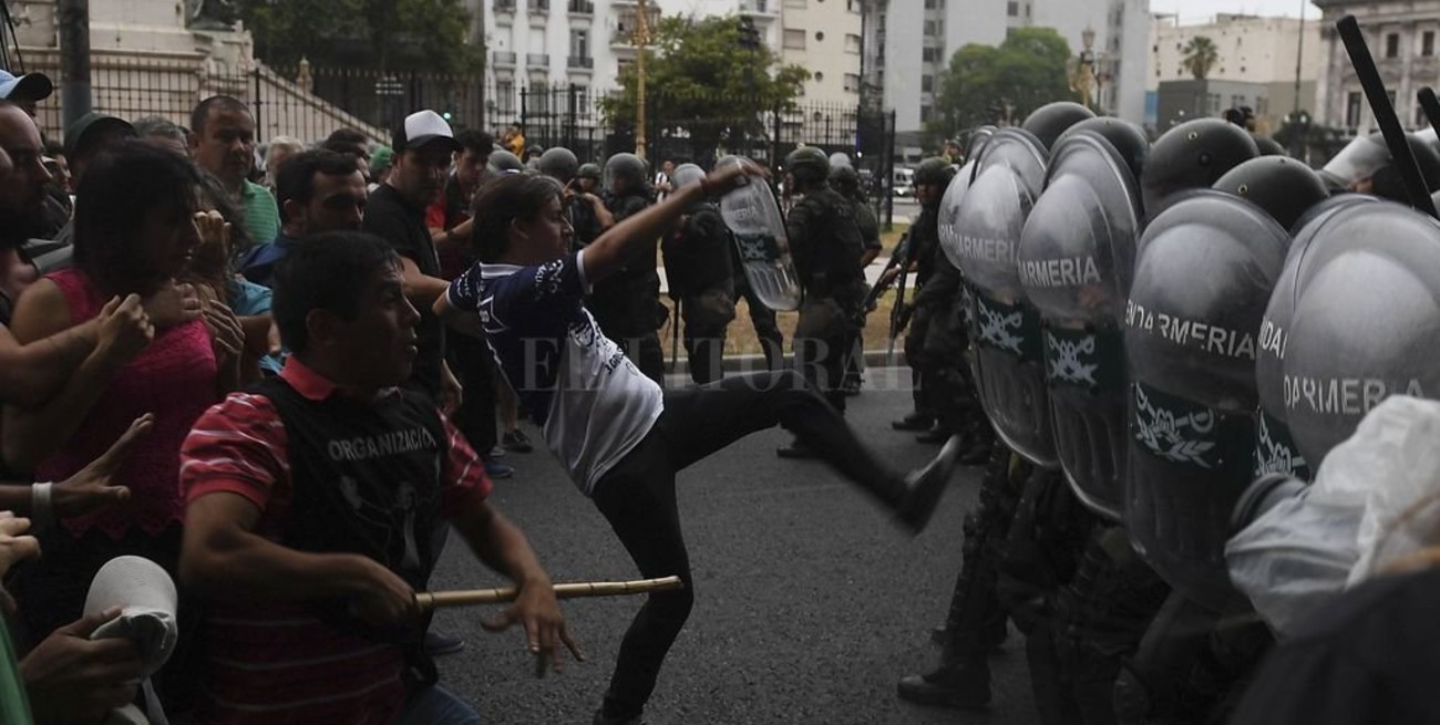 Tensión en la previa de la sesión por las reformas