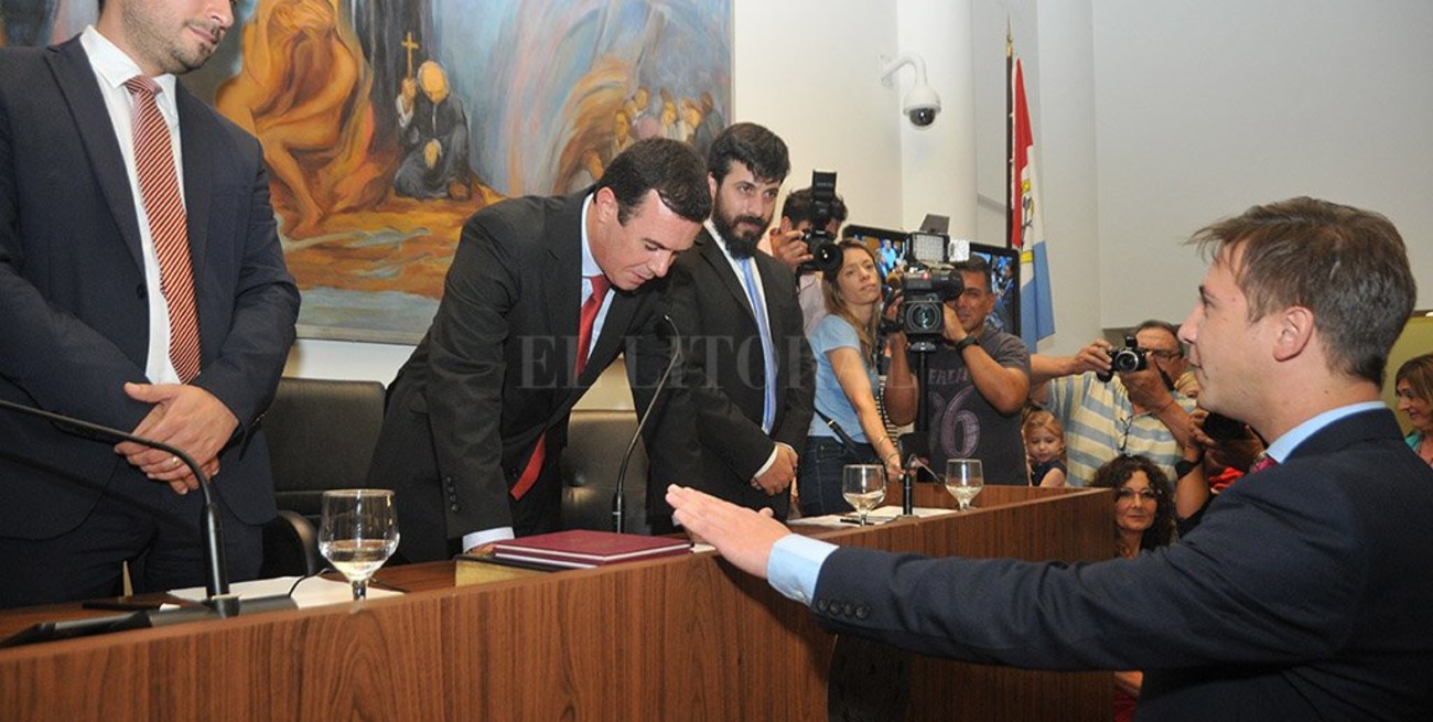 Juró el nuevo Concejo con "guiños" políticos hacia la elección de 2019