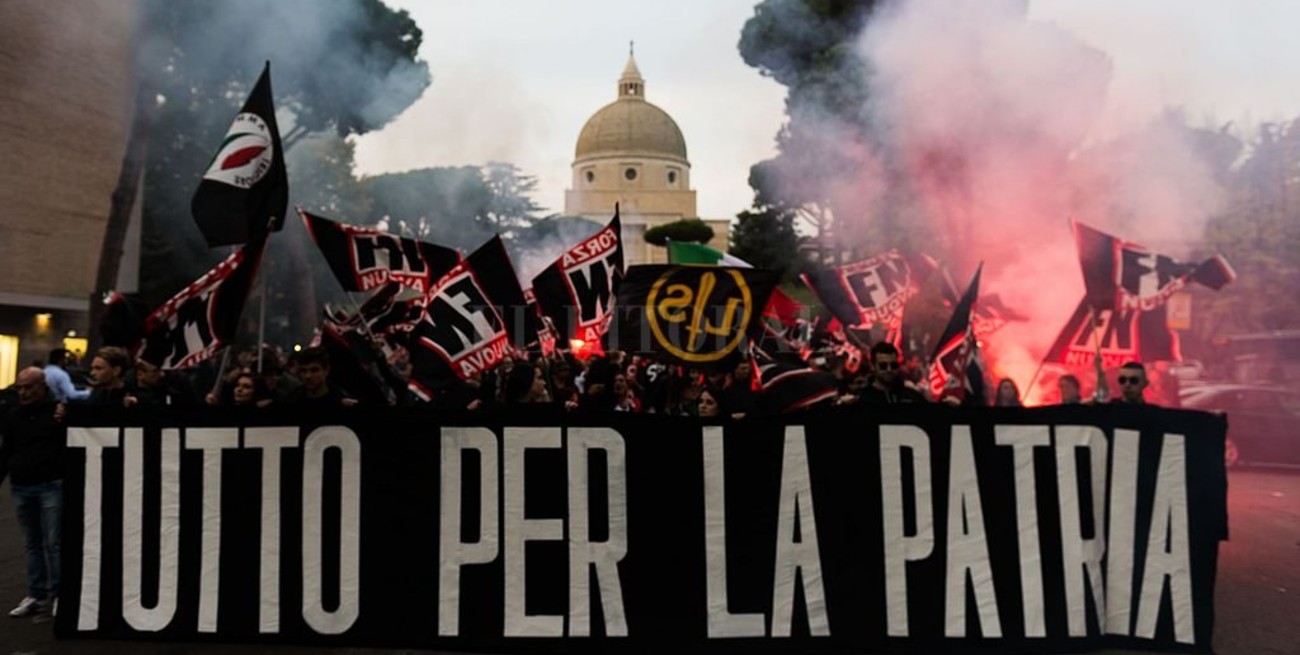 Preocupante: un millar de neofascistas marcharon para recordar a Mussolini