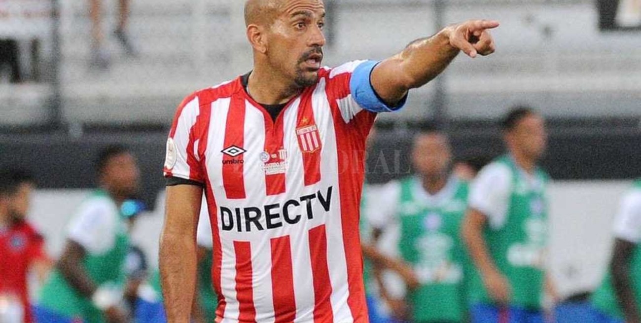 Verón deberá posponer su debut en la Copa Libertadores