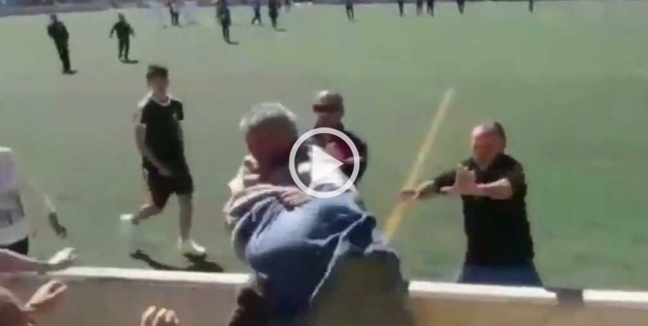 Video: vergonzosa batalla campal de padres en fútbol juvenil