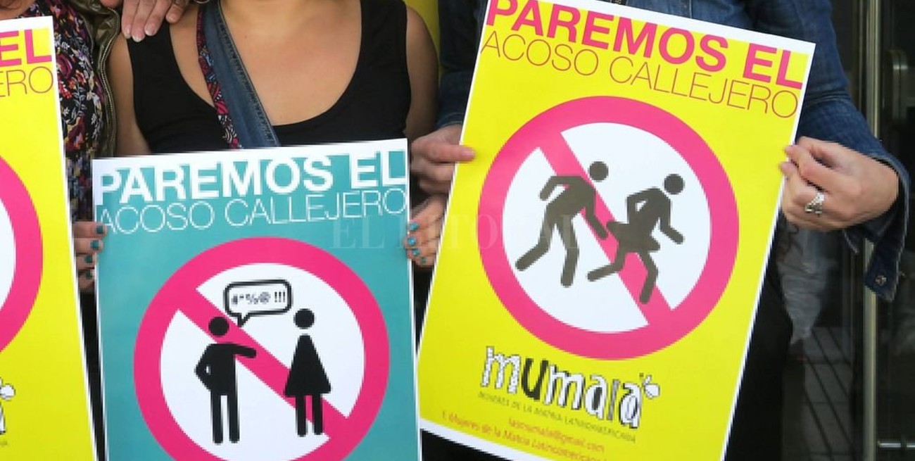 Acoso callejero: el 98% de las mujeres lo rechaza y el 62% de los hombres creen que a ellas les agrada