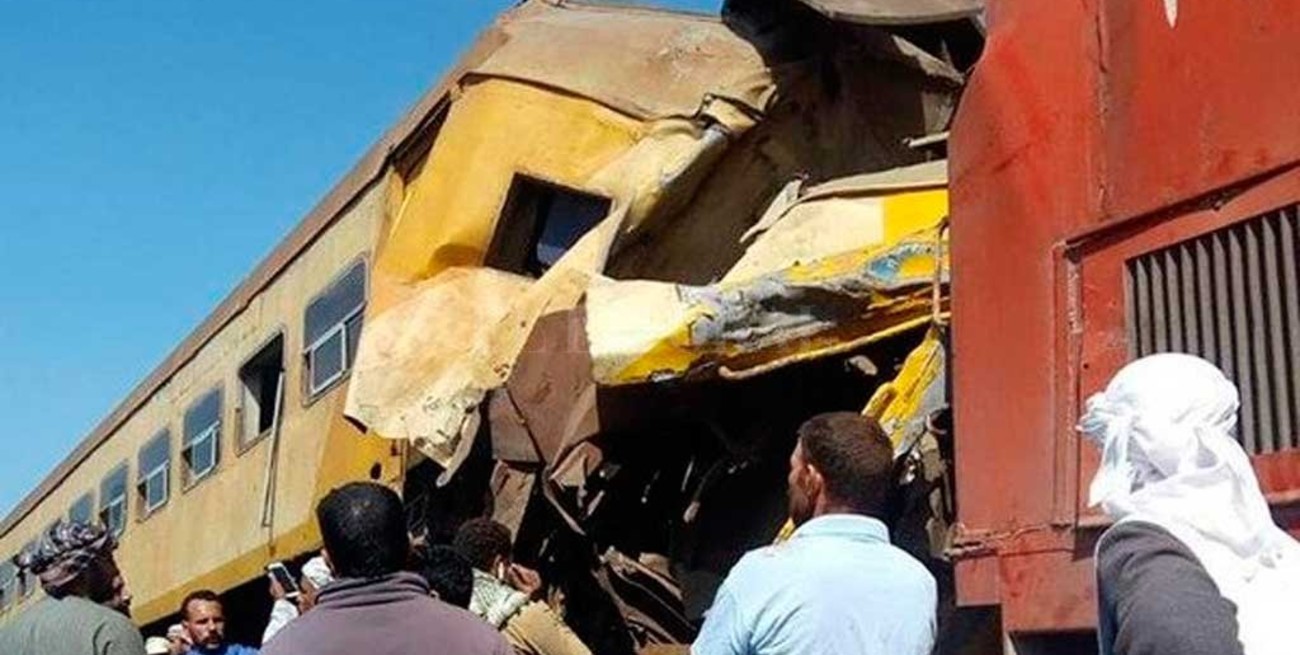 Choque de trenes deja al menos 12 muertos y una veintena de heridos