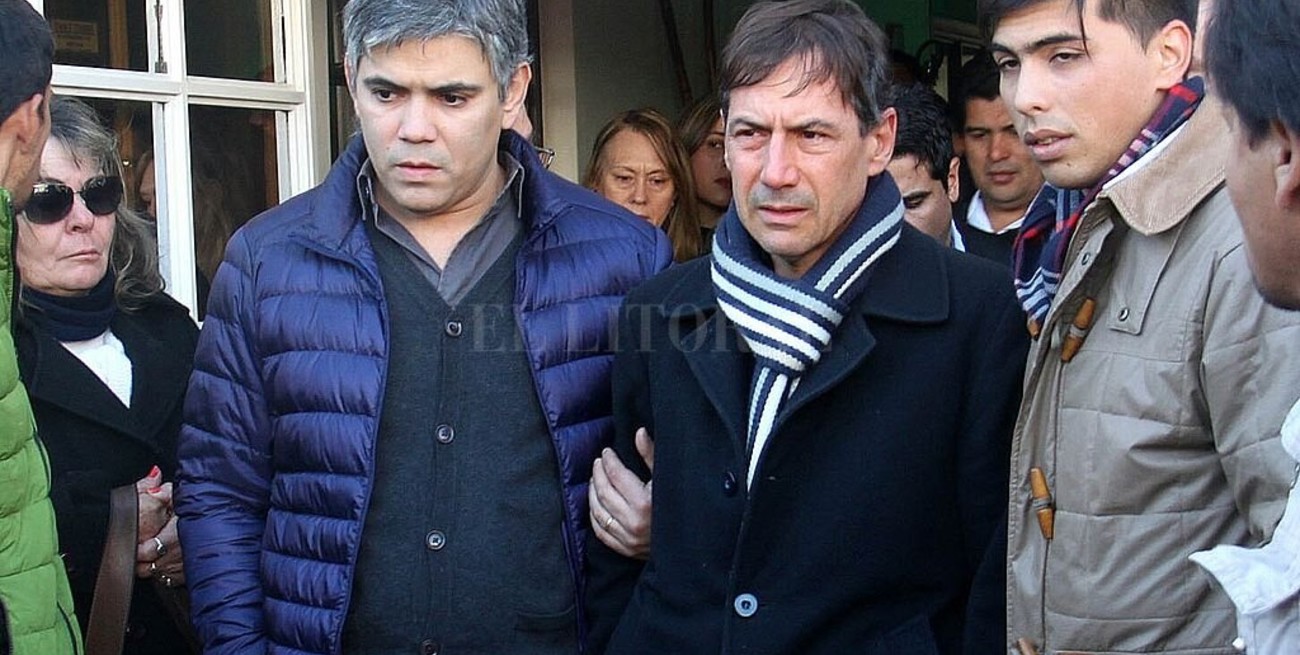 Una multitud acompañó al senador Naidenoff al entierro de su esposa y su hijo menor