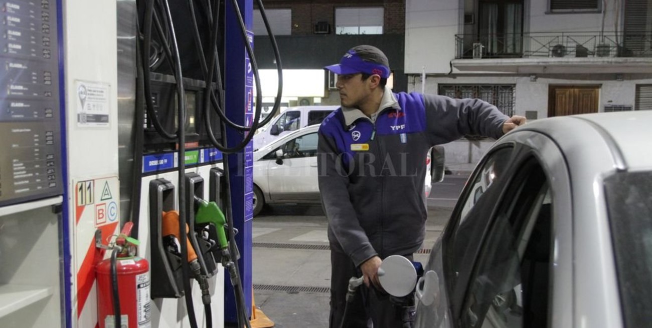 Postergaron parte del aumento del impuesto que se aplica a combustibles