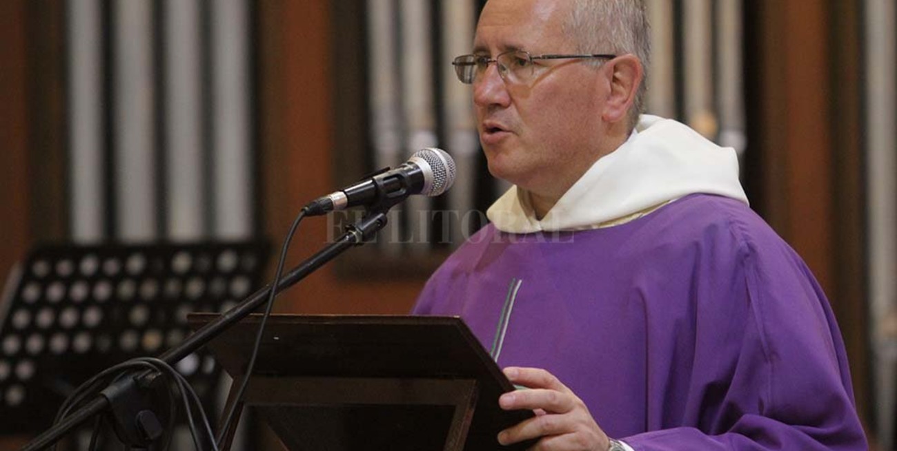 El "cura sanador" recibe a cientos de fieles en el Convento Santo Domingo