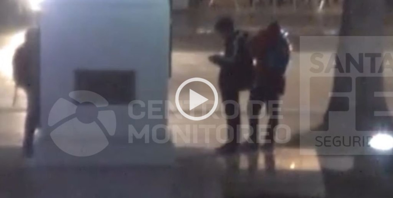 Video: así vandalizaron la renovada plaza 25 de Mayo